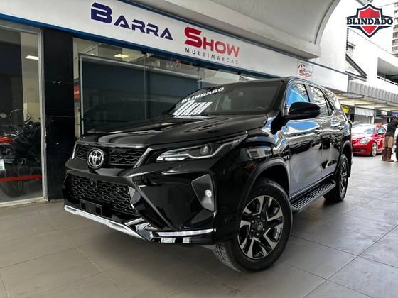 TOYOTA HILUX SW4 2.8 D-4D TURBO DIESEL SRX PLATINUM 7L 4X4 AUTOMÁTICO